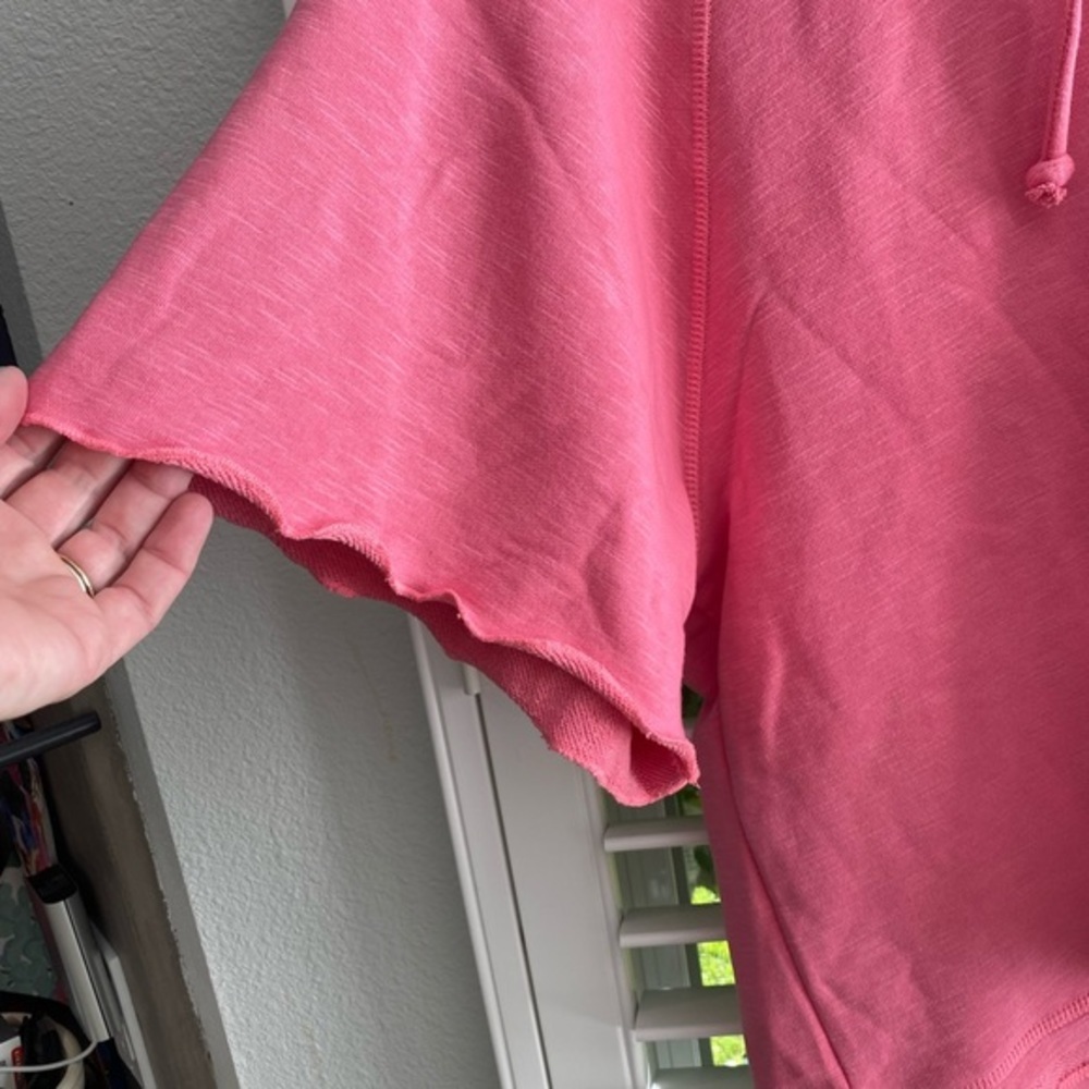 NWT! PINK slightly cropped/wide sleeved CHASER top - Picture 4 of 10